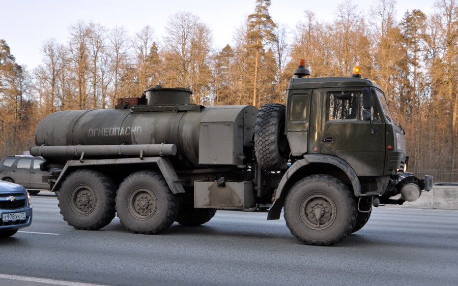 Аренда бензовоза 7 м3 — КАМАЗ 43114